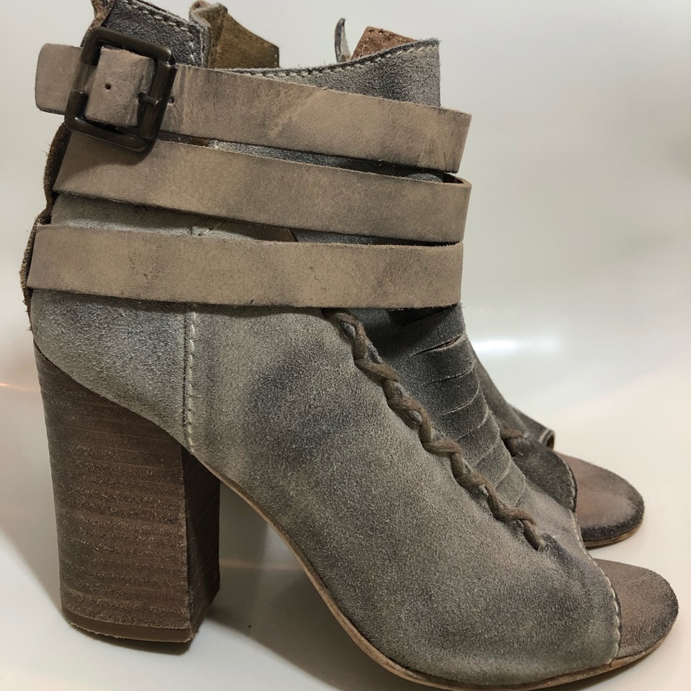 Heels - Picture 2 of 5